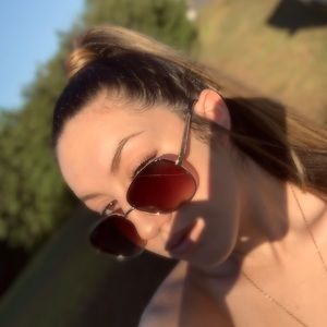 Meet your Posher, Nadia